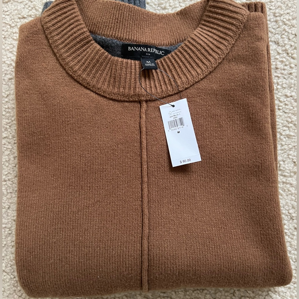 NWT. Banana Republic. Brown/Gray Sweater. Size M.